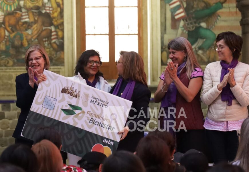 Encabeza Gobernadora entrega de créditos solidarios de “Inclusión financiera para las mujeres, una cuestión de igualdad”