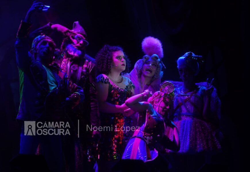 El mago The wiz y los Ángeles azules encantaron en el festival de la familia