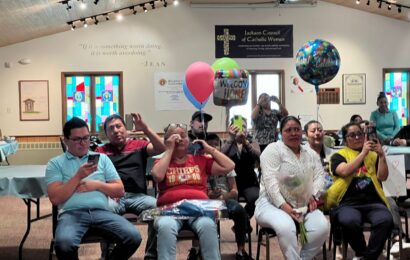 Adultos mayores se reencuentran con familiares en estados unidos