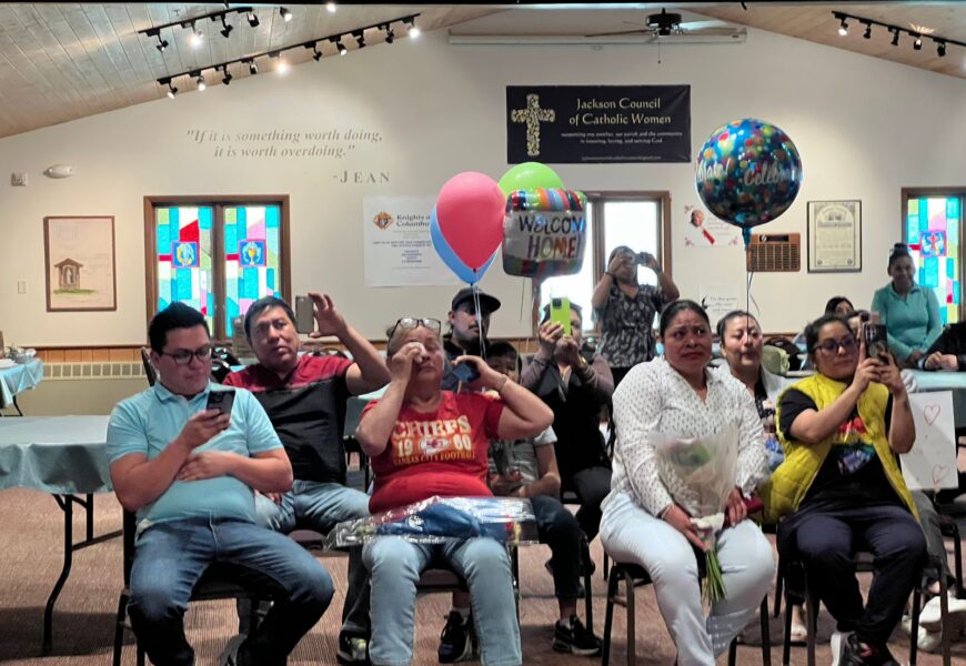 Adultos mayores se reencuentran con familiares en estados unidos