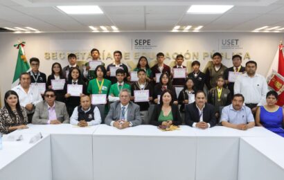 Premia SEPE-USET a 36 alumnos ganadores de los concursos “Química Marie Curie” y “Mexicano de física”