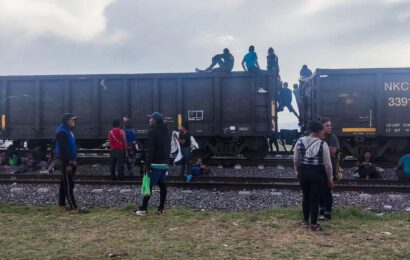 Migrantes Varados en Tlaxco Reciben Ayuda Inmediata del Gobierno Estatal y Federal
