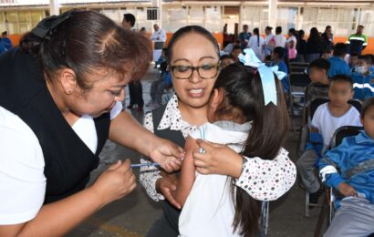 Acuna Sector Salud a alumnos de escuelas de Tepetitla