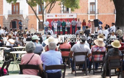 Disfrutan familias capitalinas y turistas del Centro Histórico de Tlaxcala Capital