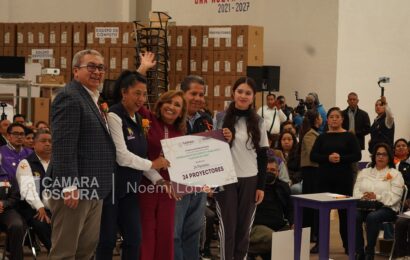 Entrega Gobernadora equipo y mobiliario a planteles del COBAT