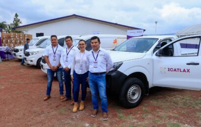 Fortalece gobernadora al ICATLAX con equipamiento y unidades vehiculares