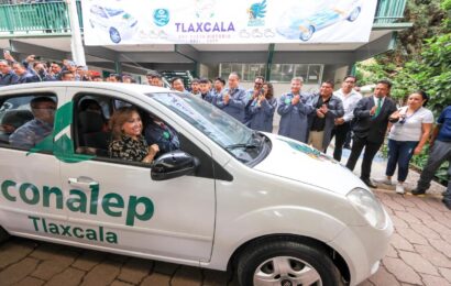 Presenció Gobernadora conversión física de un automóvil 100 por ciento eléctrico