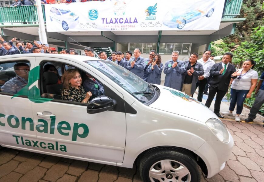 Presenció Gobernadora conversión física de un automóvil 100 por ciento eléctrico Presenció Gobernadora conversión física de un automóvil 100 por ciento eléctrico