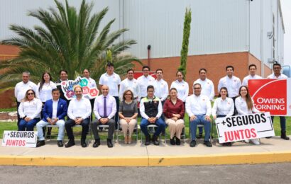 Con distintivo, reconoce gobernadora trabajo digno