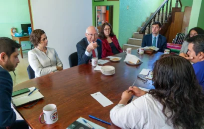 Embajador de Estados Unidos Ken Salazar se reunió con el Centro Fray Julián Garcés