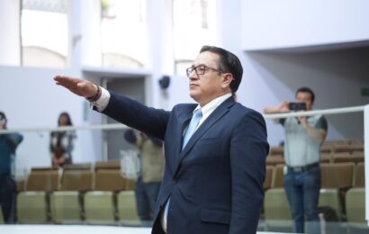 Rinde protesta Norberto Sánchez Briones como titular del Órgano Interno de Control de la FGJE