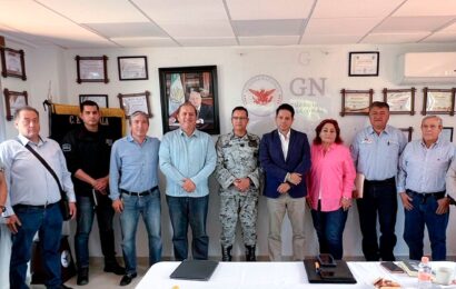 Se reúne titular de la SEGOB con transportistas pertenecientes a la AMOTAC