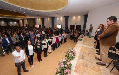 Atestigua Lorena Cuéllar toma de protesta de la directiva de la CROC