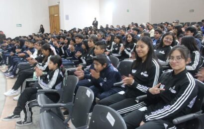 Abanderan a más de 100 deportistas para juegos nacionales populares 2024