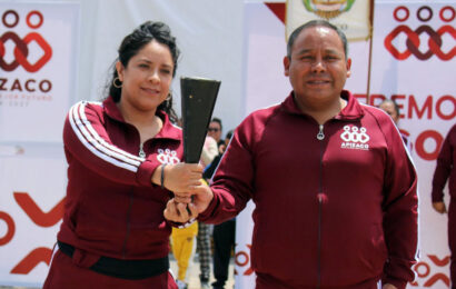 Presidente de Apizaco Recibe Fuego Simbólico en Ceremonia por el 214 Aniversario de la Independencia de México
