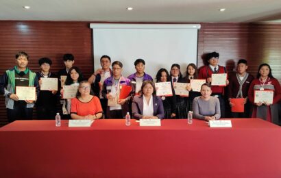 UATx premia a ganadores de la XXXIV Olimpiada Estatal de Biología