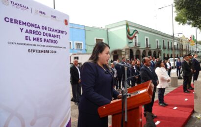 Izamiento de bandera en Tlaxcala reafirma compromiso con México y Chiautempan: Blanca Angulo
