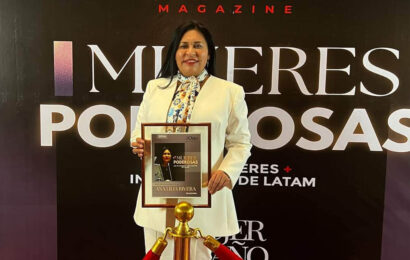 Recibe Ana Lilia Rivera el reconocimiento The One las 30 Mujeres más Poderosas de LATAM