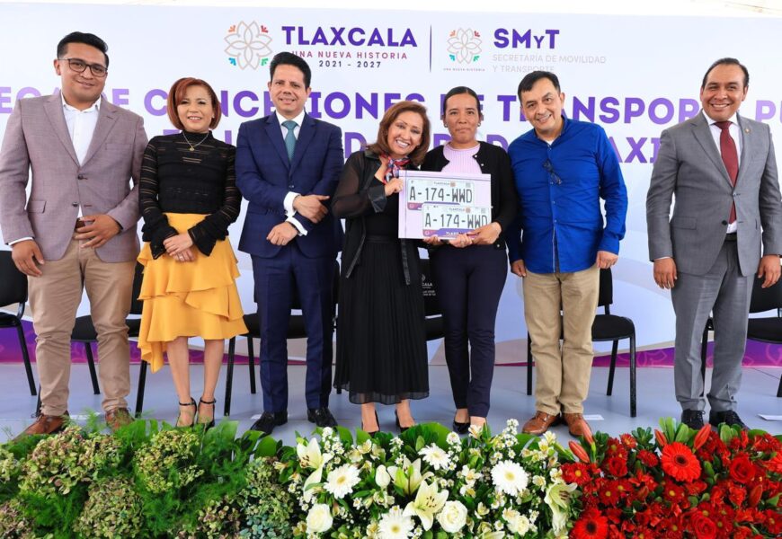 Entrega Gobernadora concesiones de taxi para el municipio de Tenancingo