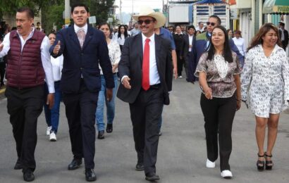 Desfile conmemora el CCXIV aniversario de la Independencia en Yauhquemehcan