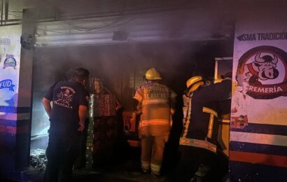 Incendio en establecimiento «El Cubanito» en Apizaco controlado sin lesionados