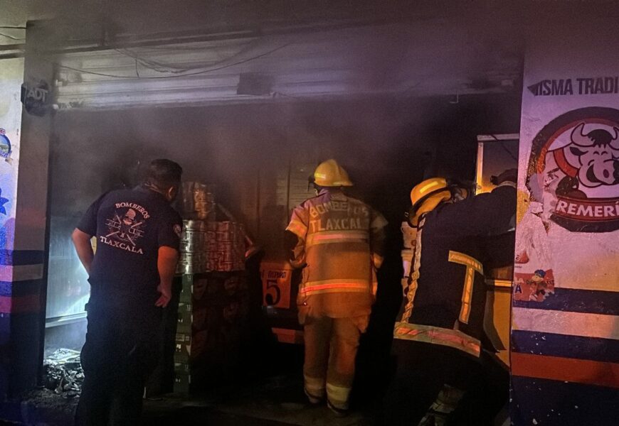 Incendio en establecimiento «El Cubanito» en Apizaco controlado sin lesionados
