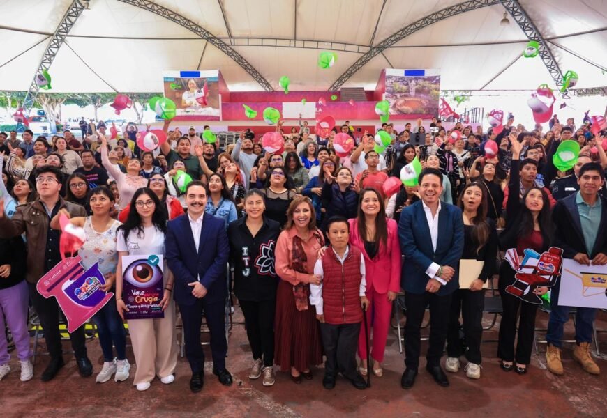 Entrega Gobernadora apoyos a jóvenes tlaxcaltecas