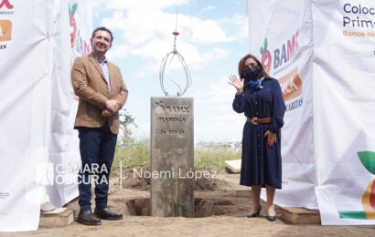 Gobernadora coloca primera piedra del Banco de Alimentos en Tlaxcala