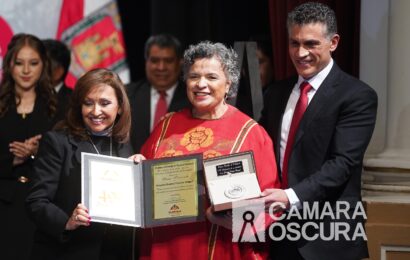 Beatriz Paredes recibe la Presea Tlaxcala 2024 en emotiva ceremonia