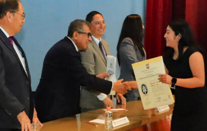 UATx entrega 180 títulos y anuncia Licenciatura en Inteligencia Artificial