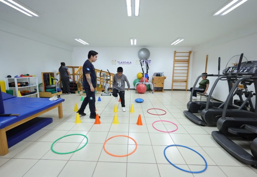 Programa de rehabilitación de Sedif apoya a personas con discapacidad
