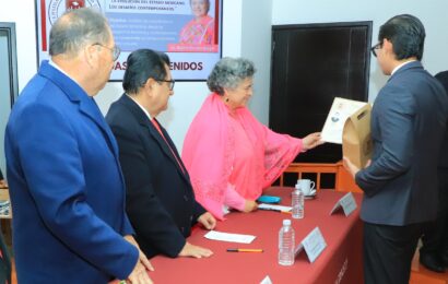 Concluye Diplomado impartido por Beatriz Paredes en la UATx
