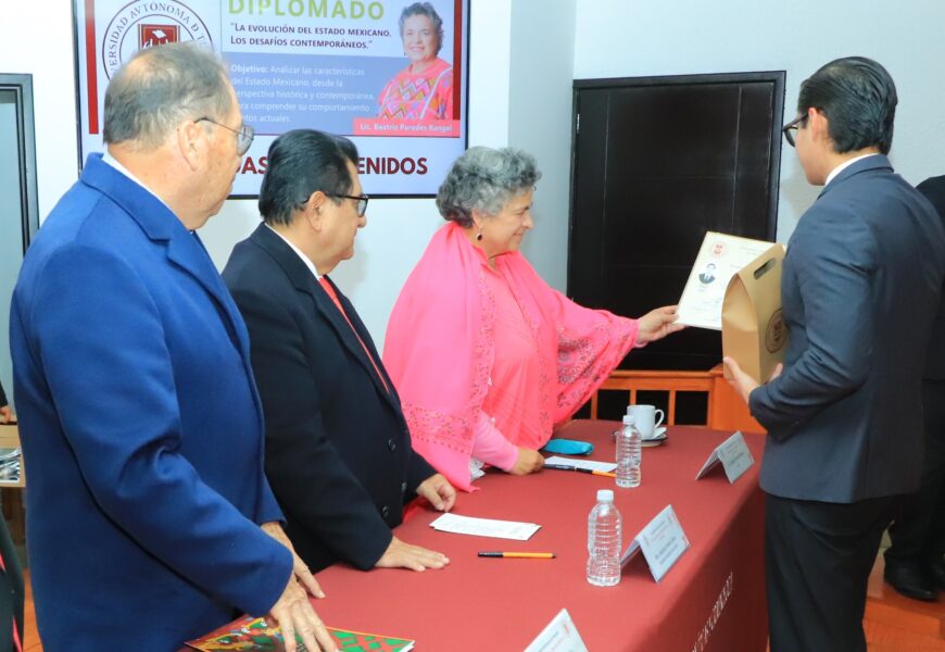 Concluye Diplomado impartido por Beatriz Paredes en la UATx