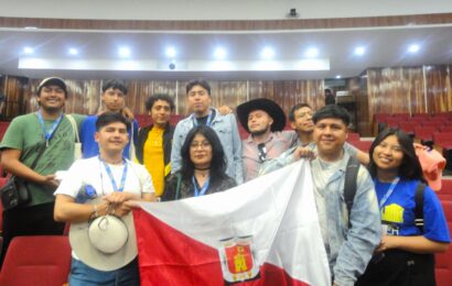 Estudiantes de la UATx destacan en encuentro de historia