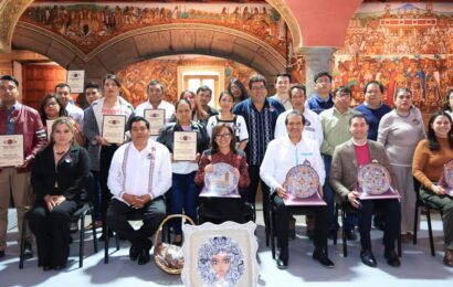 Reconocen a artesanos tlaxcaltecas como “Guardianes del Patrimonio”