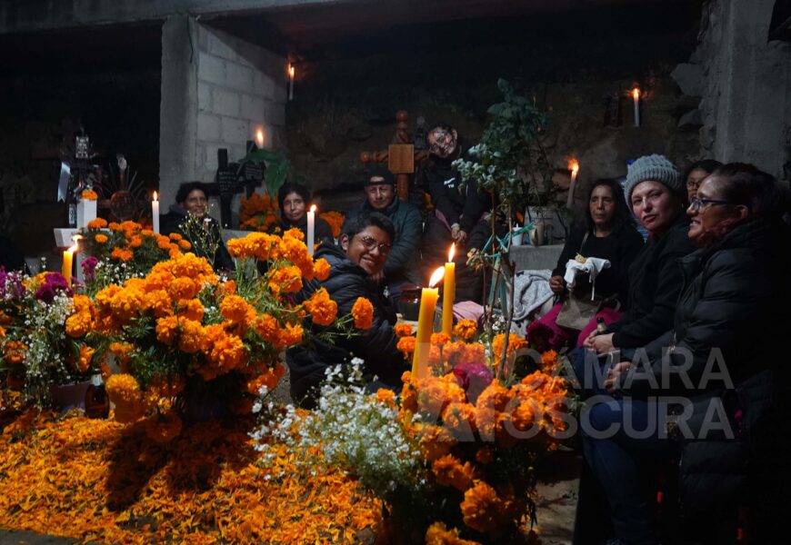 La Trinidad Tepehitec honra a sus difuntos en el Día de Muertos