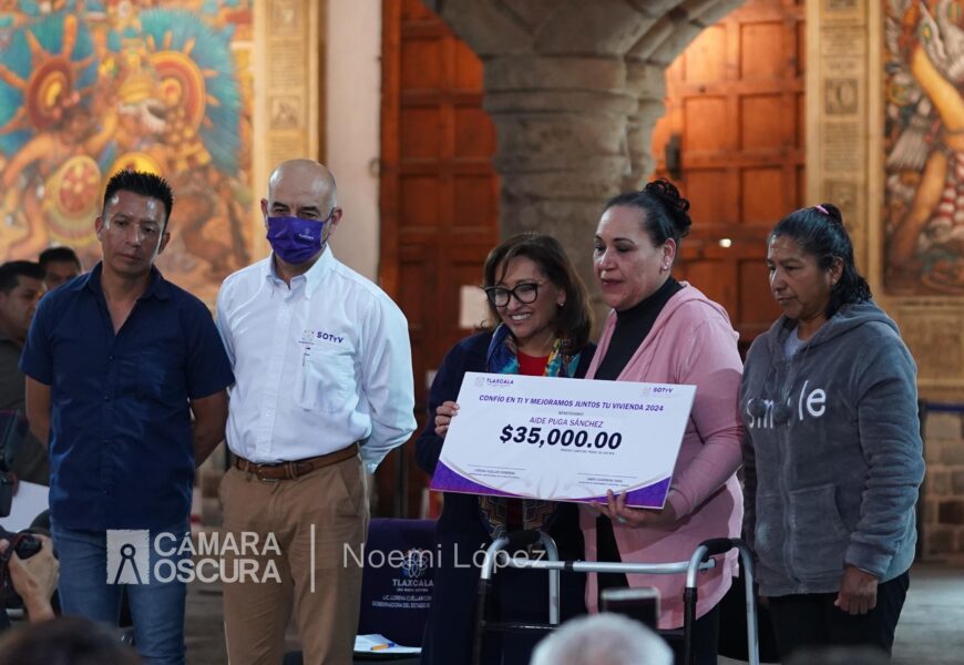 Gobernadora entrega subsidios para vivienda en Tlaxcala