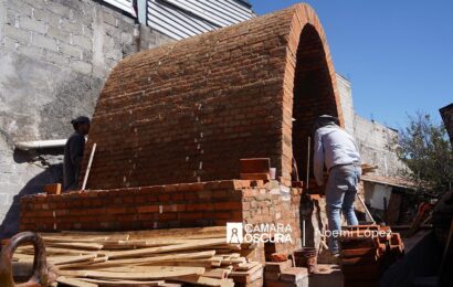 Construyen primer horno de leña para el mejoramiento de la alfarería en Tenexyecac