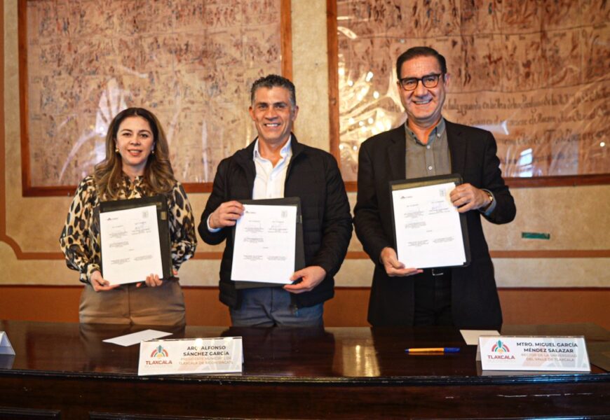 Firman convenio Ayuntamiento de Tlaxcala y UVT