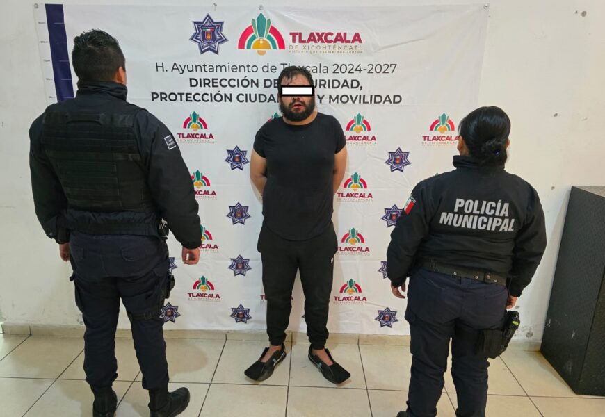 Autoridades municipales aseguran a un hombre por robo vehicular