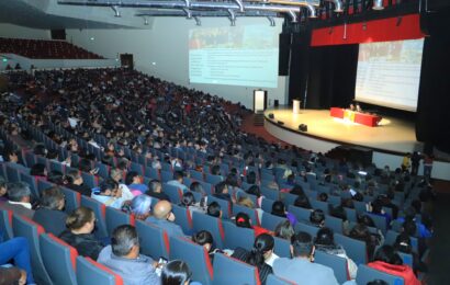 Serafín Ortiz presenta decálogo académico UATx
