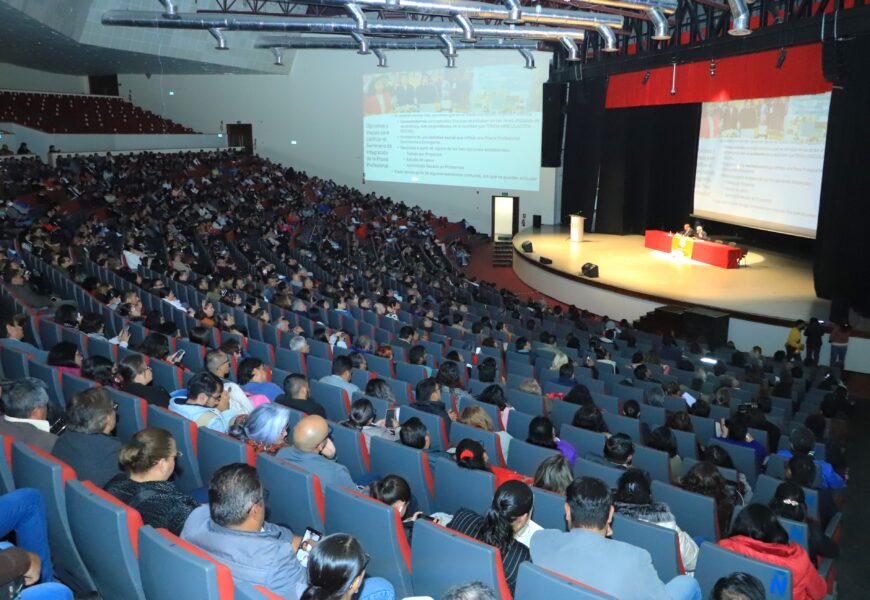 Serafín Ortiz presenta decálogo académico UATx