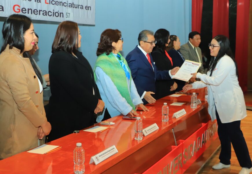 UATx celebra 113 Graduados en cirujano dentista