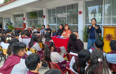 Conversatorio «¿Qué es ser biólogo?» de la UATx  fomenta vocaciones científicas