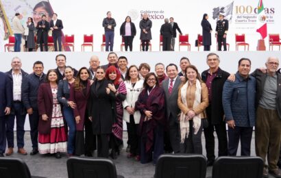 Lorena Cuéllar acompaña a Claudia Sheinbaum en informe de 100 días