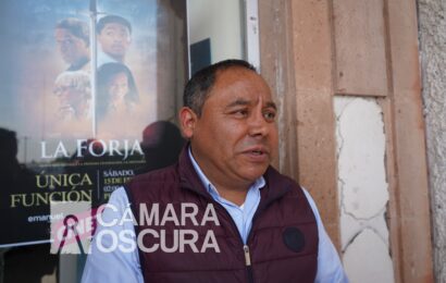 Javier Rivera asiste a la presentación de A. C.