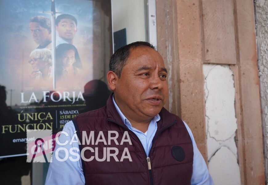 Javier Rivera asiste a la presentación de A. C.