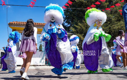 Tradición y juventud en la Camada «Tradicional payasos San Felipe»