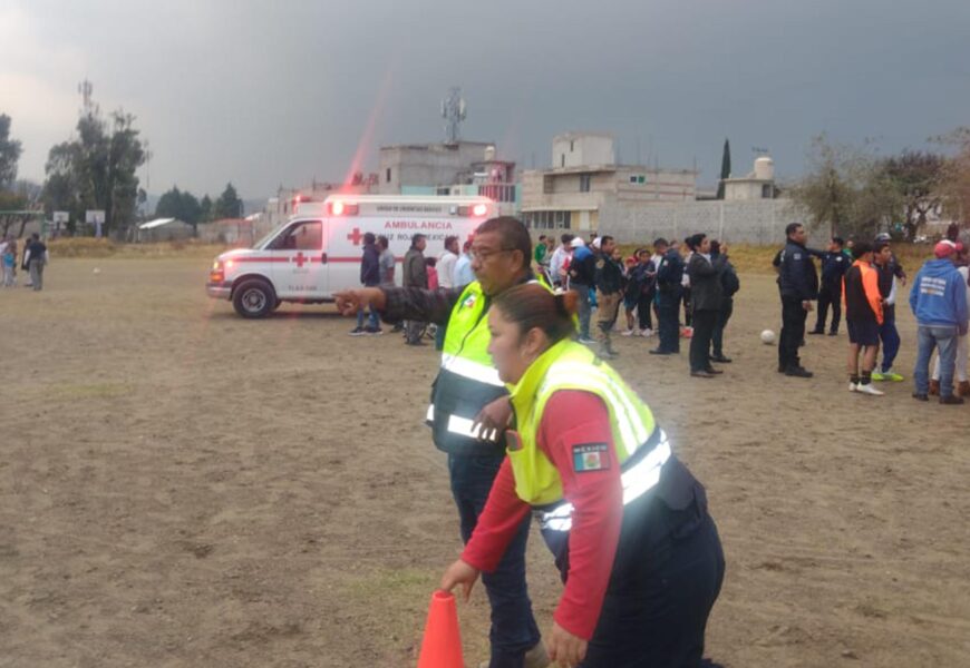 Autoridades atienden a afectados por caída de rayo en Ixcotla