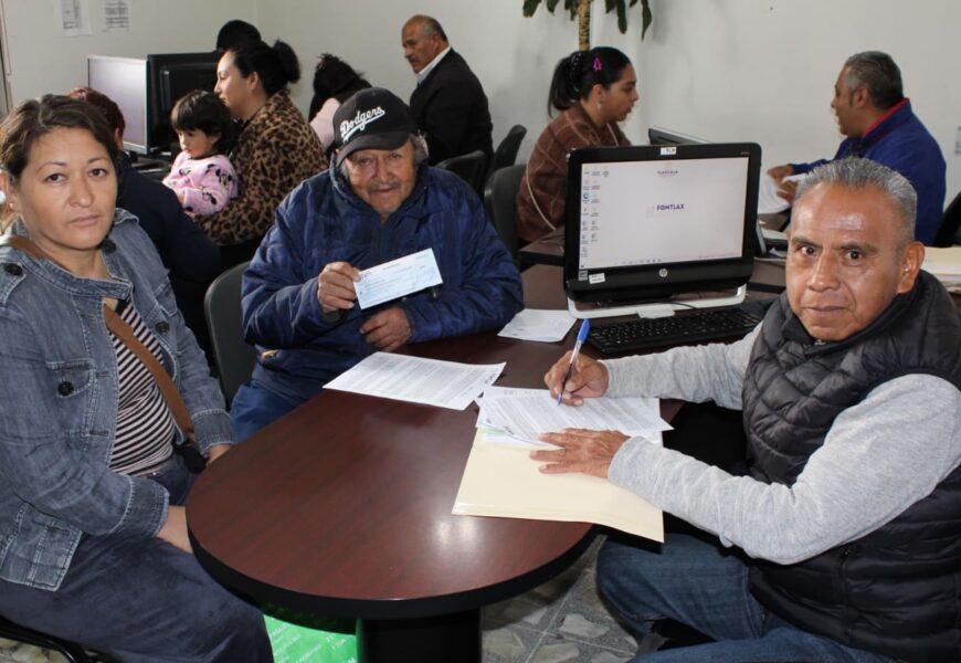 Fomtlax entrega créditos a emprendedores de Tlaxcala